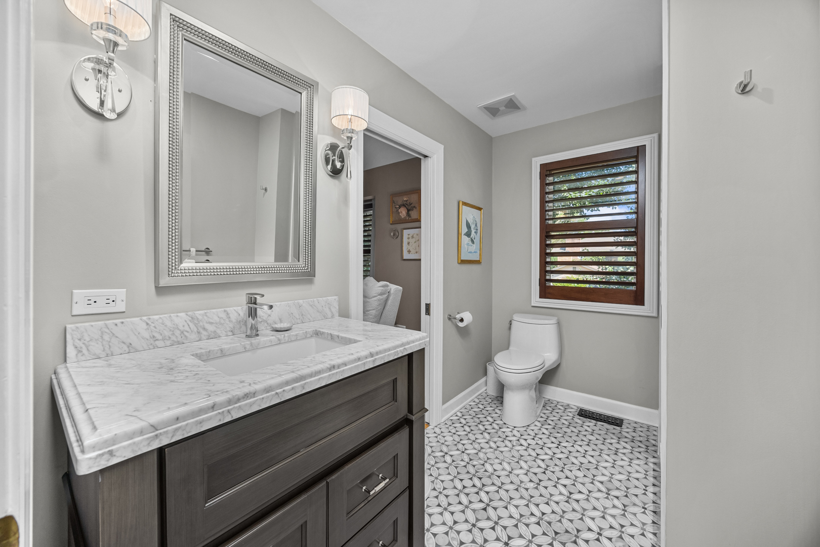 820 S GROVE Avenue, Barrington, IL 60010