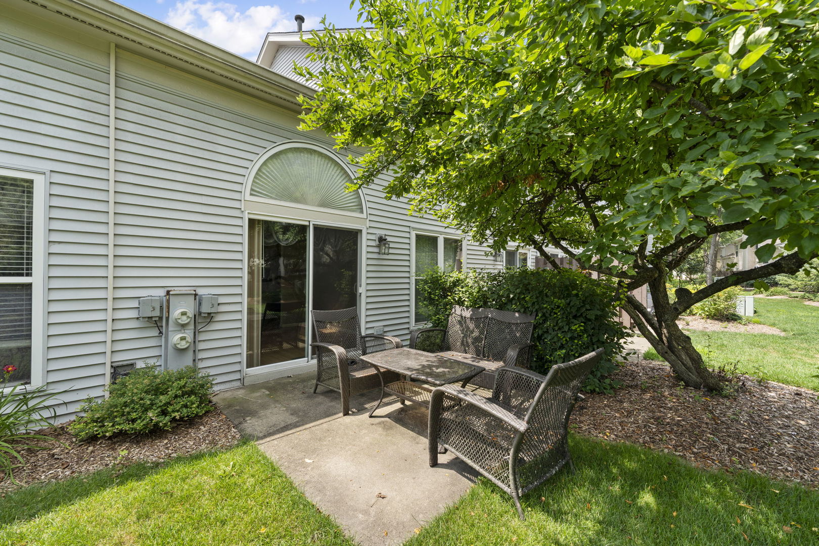 1074 Woodhill Court #1074, Elgin, IL 60120