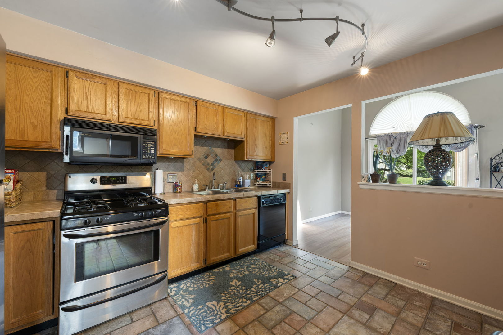 1074 Woodhill Court #1074, Elgin, IL 60120