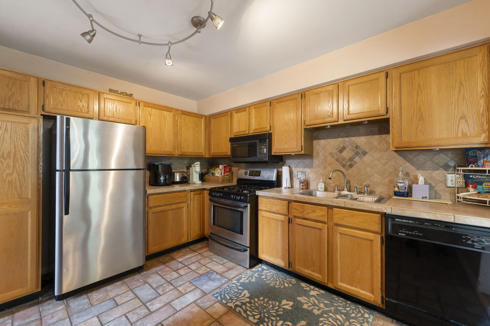 1074 Woodhill Court #1074, Elgin, IL 60120
