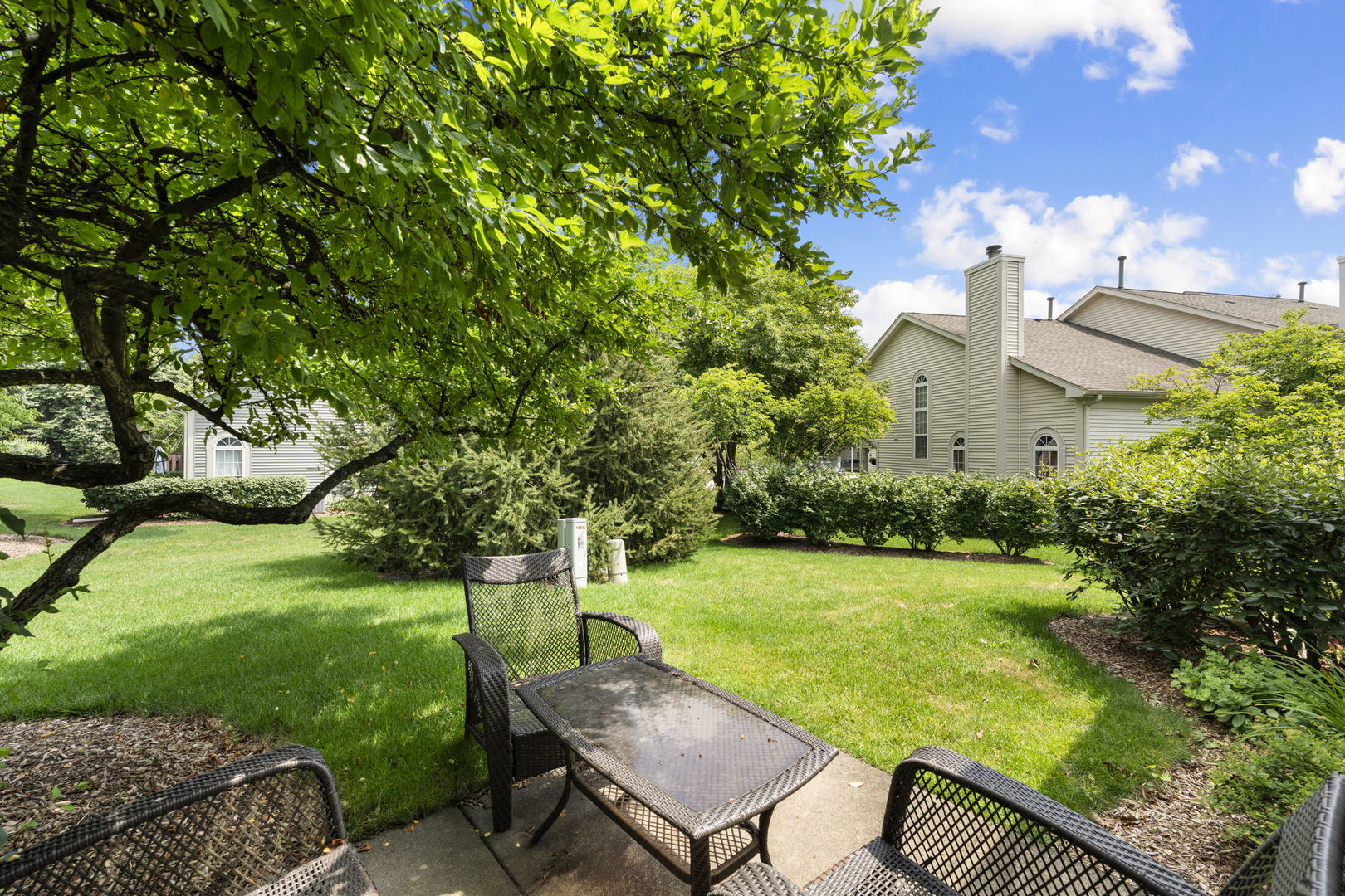 1074 Woodhill Court #1074, Elgin, IL 60120