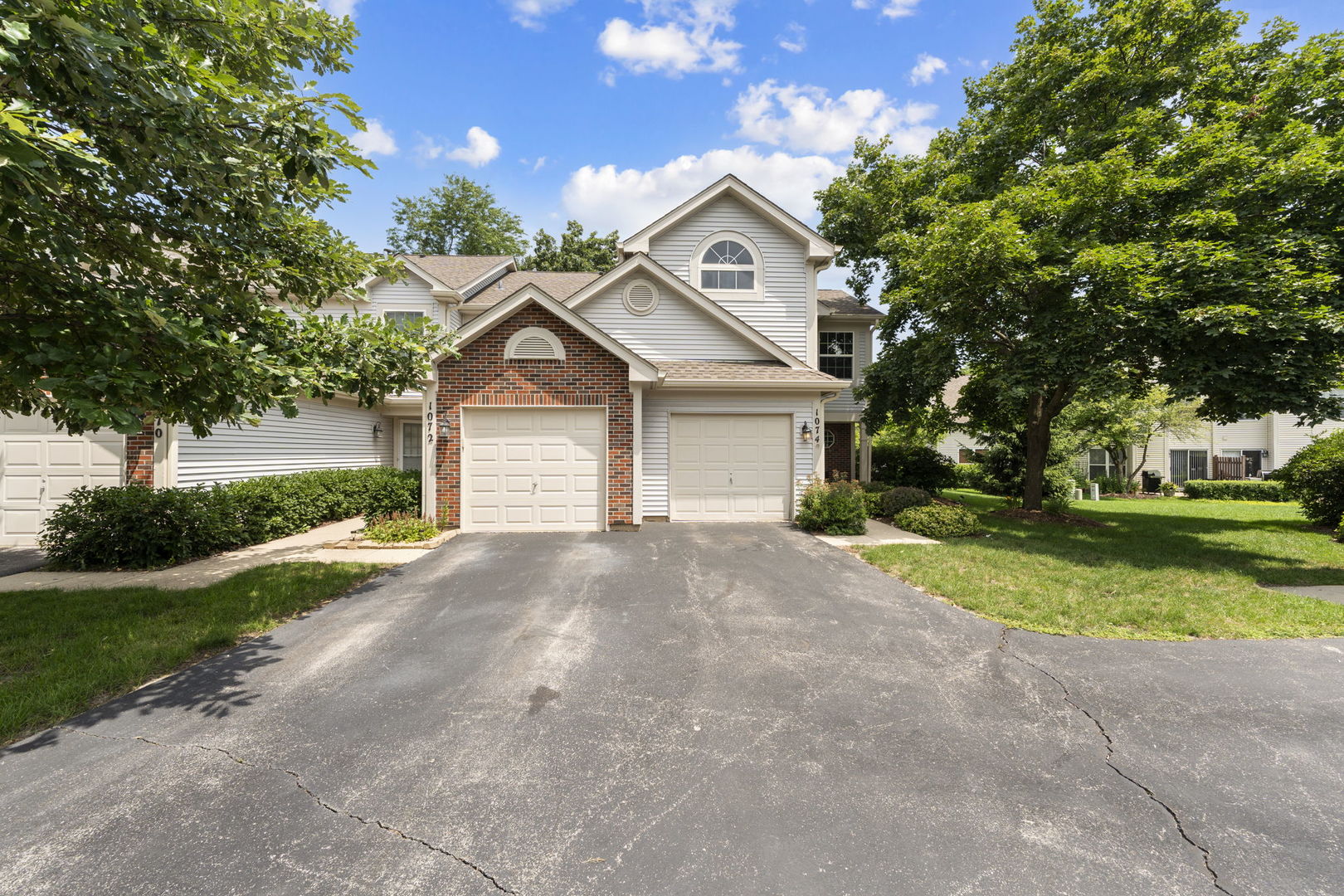 1074 Woodhill Court #1074, Elgin, IL 60120