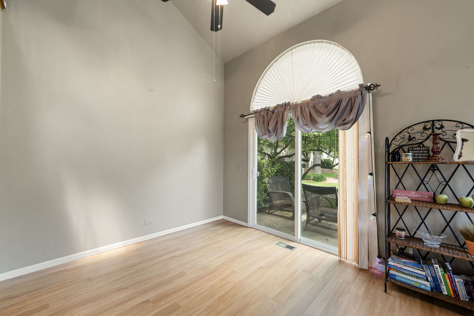 1074 Woodhill Court #1074, Elgin, IL 60120