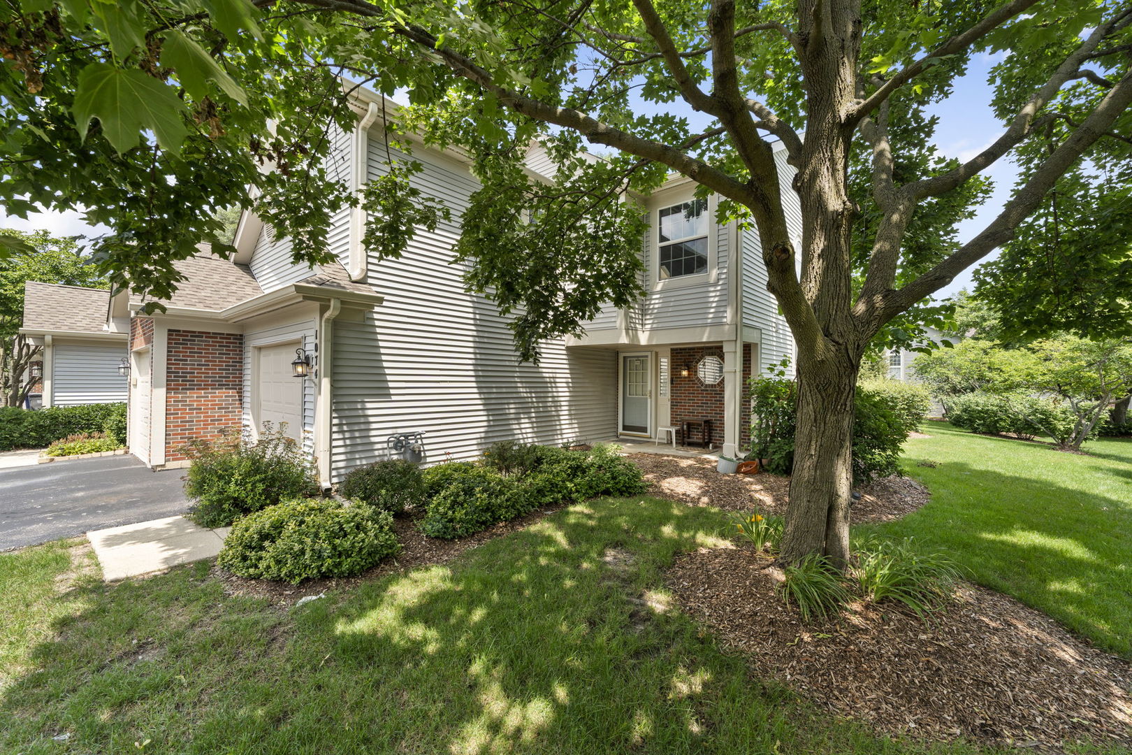 1074 Woodhill Court #1074, Elgin, IL 60120