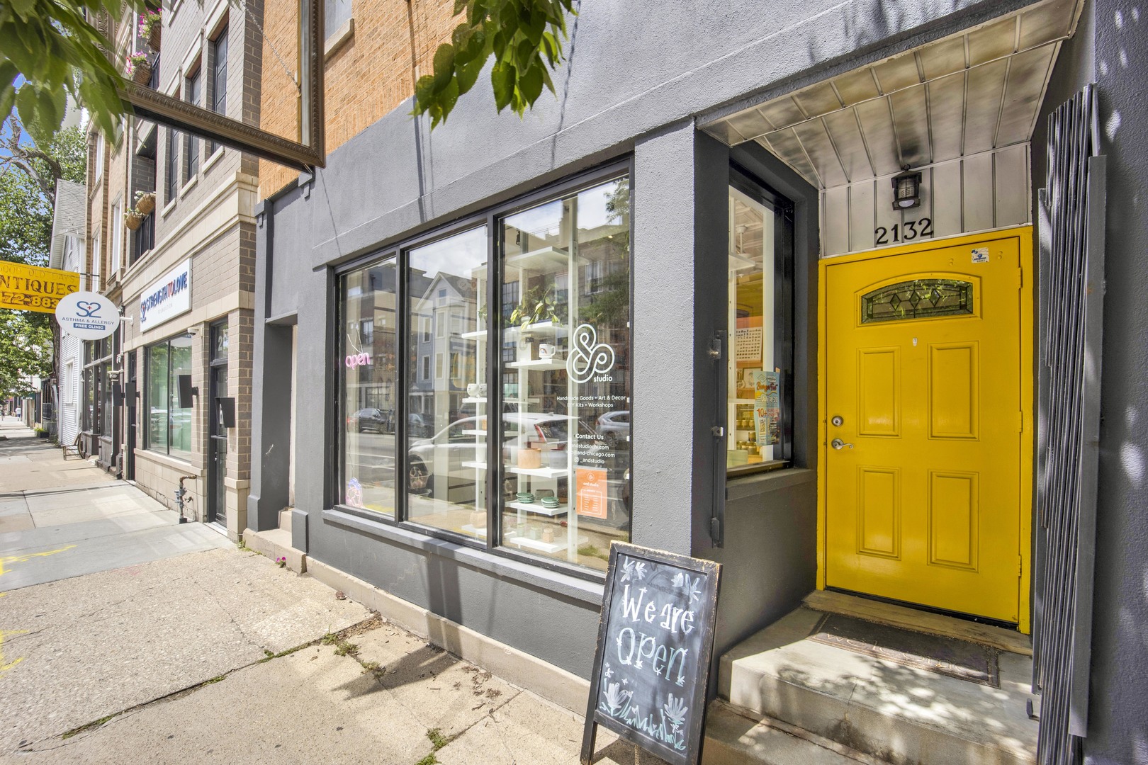 2132 W Belmont Avenue, Chicago, IL 60618