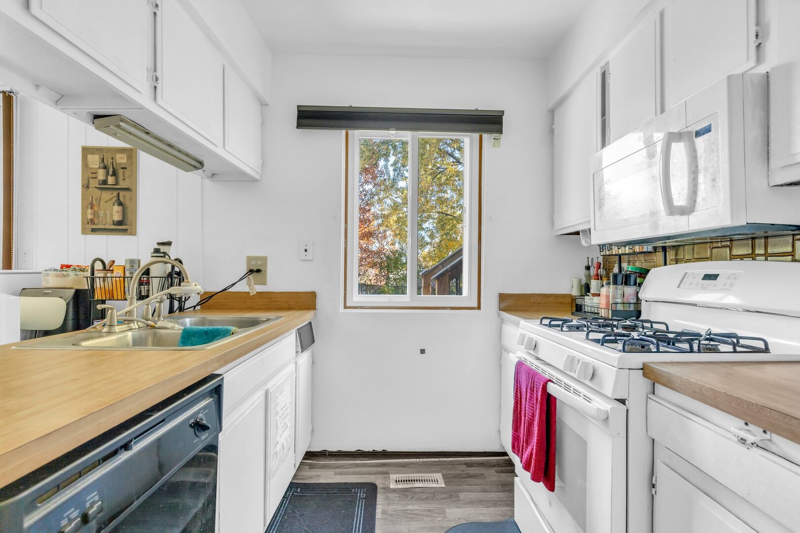 125 Leawood Drive, Roselle, IL 60172