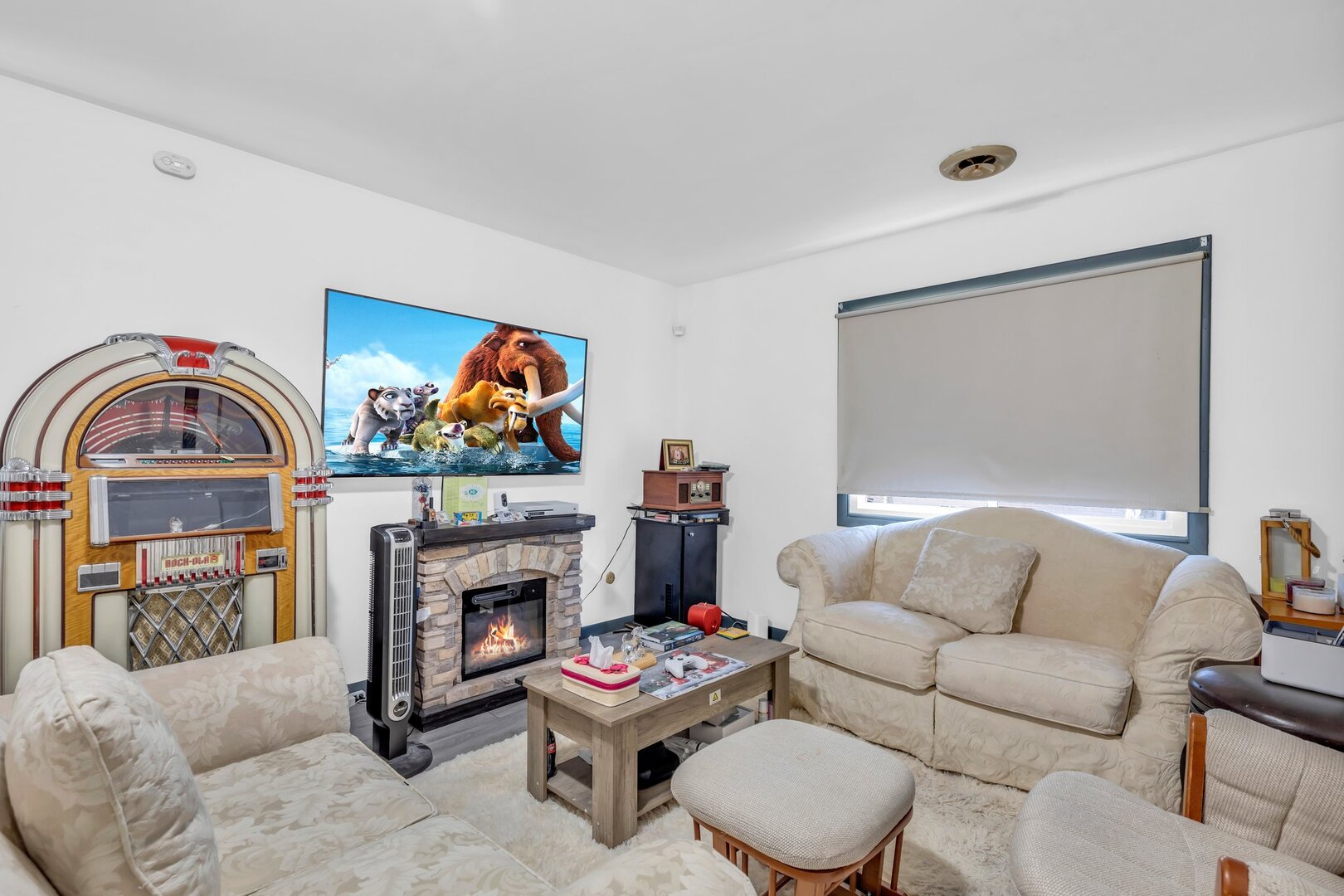125 Leawood Drive, Roselle, IL 60172