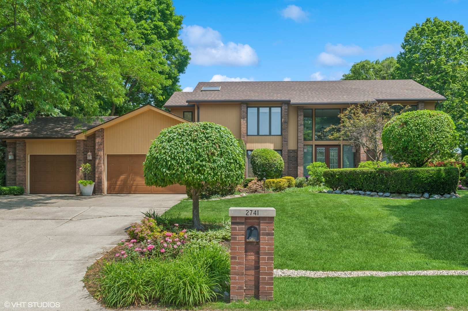 2741 Acacia Terrace, Buffalo Grove, IL 60089