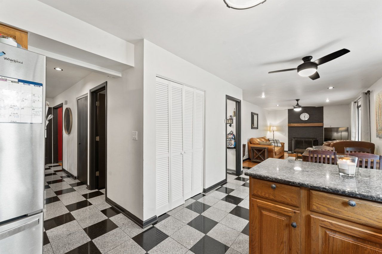 281 S Western Avenue, Bartlett, IL 60103