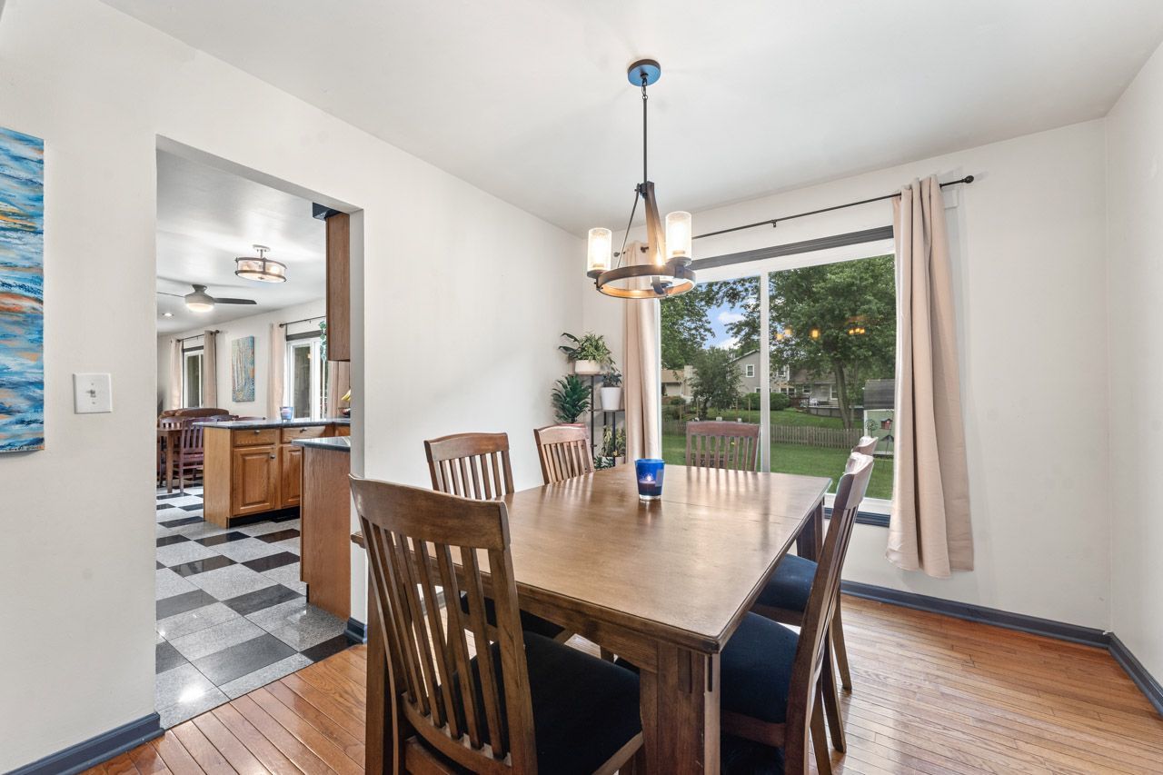 281 S Western Avenue, Bartlett, IL 60103