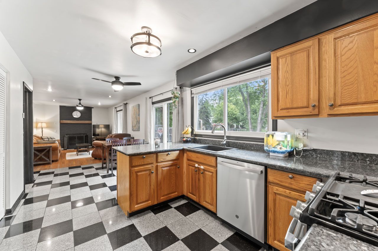 281 S Western Avenue, Bartlett, IL 60103