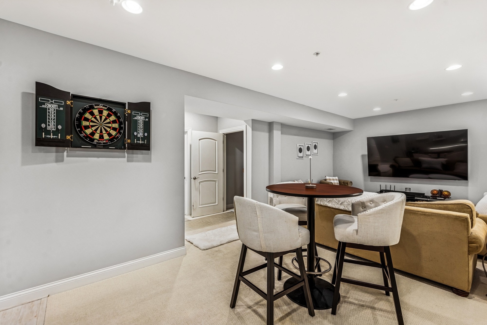 6325 FAIRVIEW Avenue #A, Westmont, IL 60559