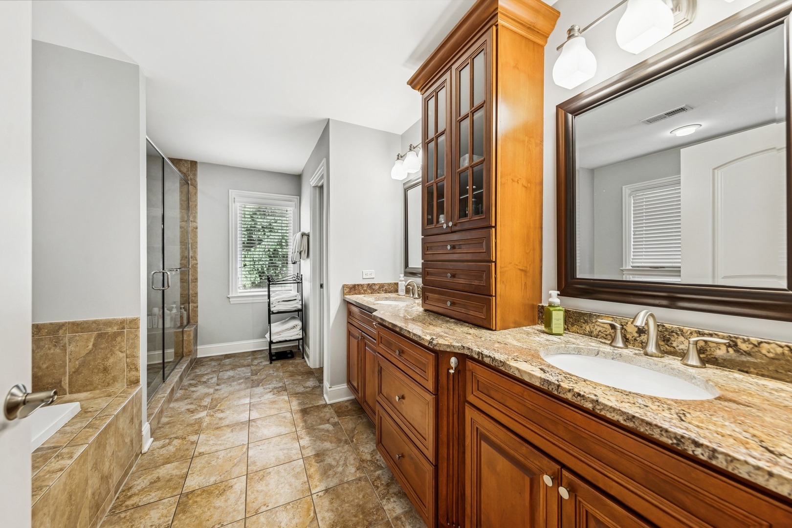 6325 FAIRVIEW Avenue #A, Westmont, IL 60559