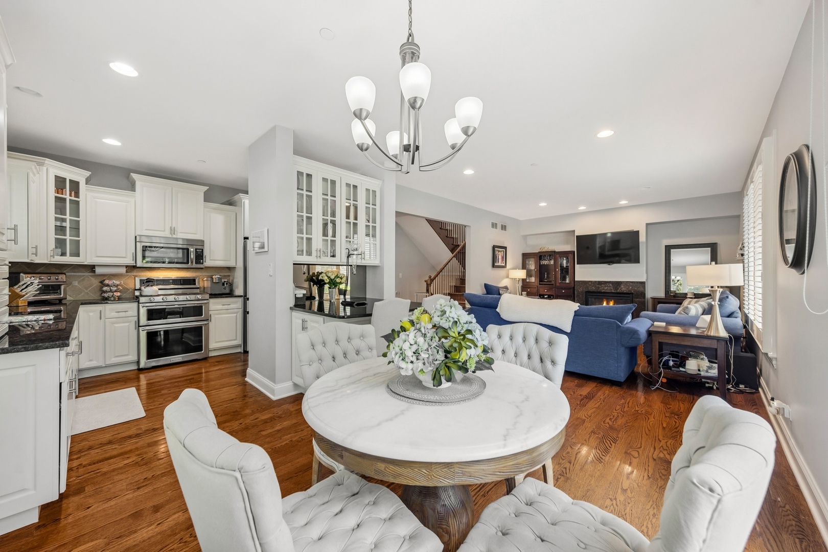 6325 FAIRVIEW Avenue #A, Westmont, IL 60559