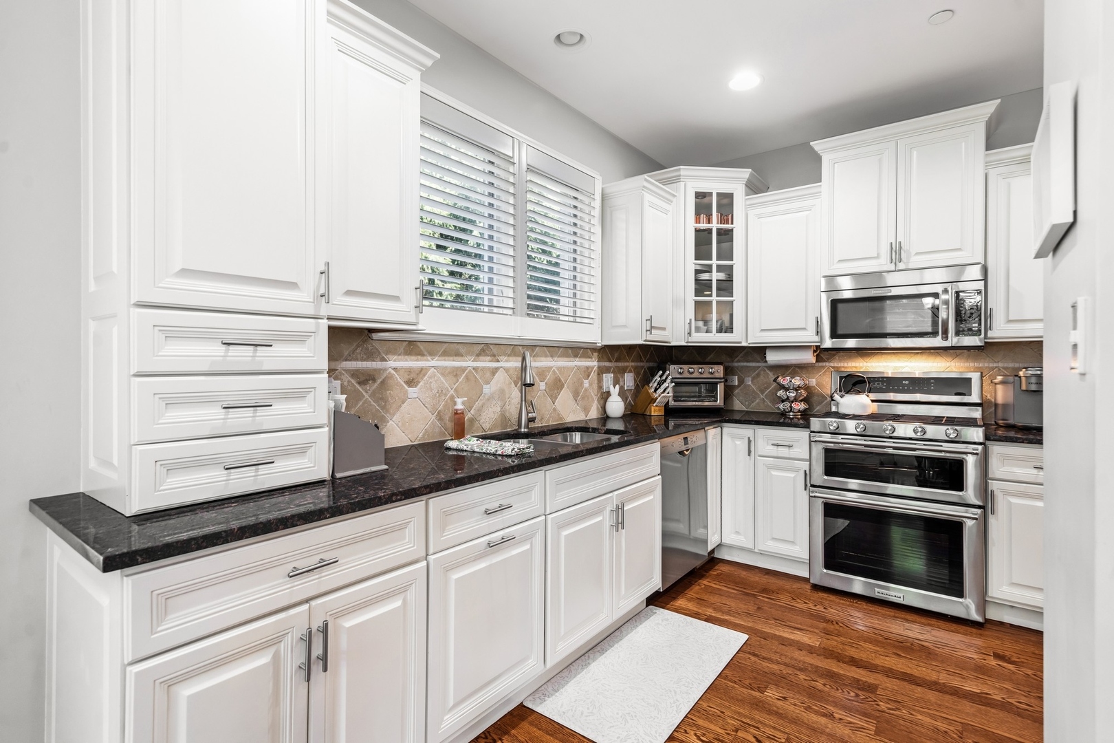 6325 FAIRVIEW Avenue #A, Westmont, IL 60559