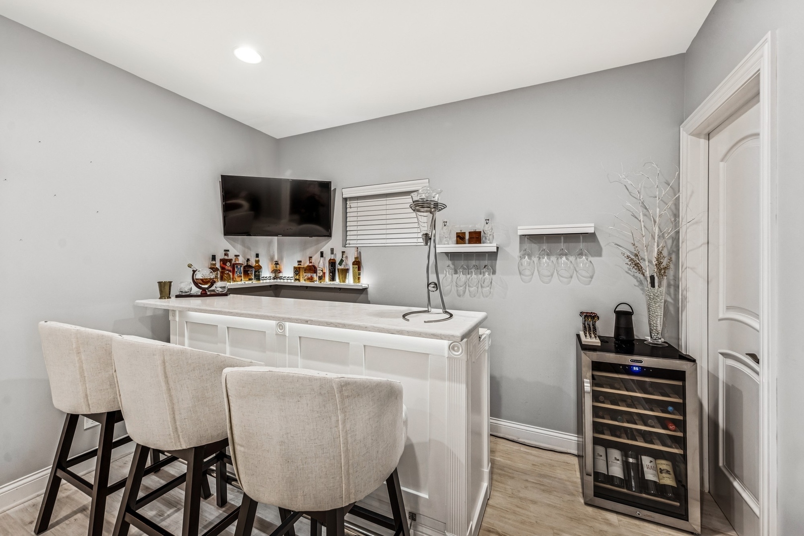 6325 FAIRVIEW Avenue #A, Westmont, IL 60559
