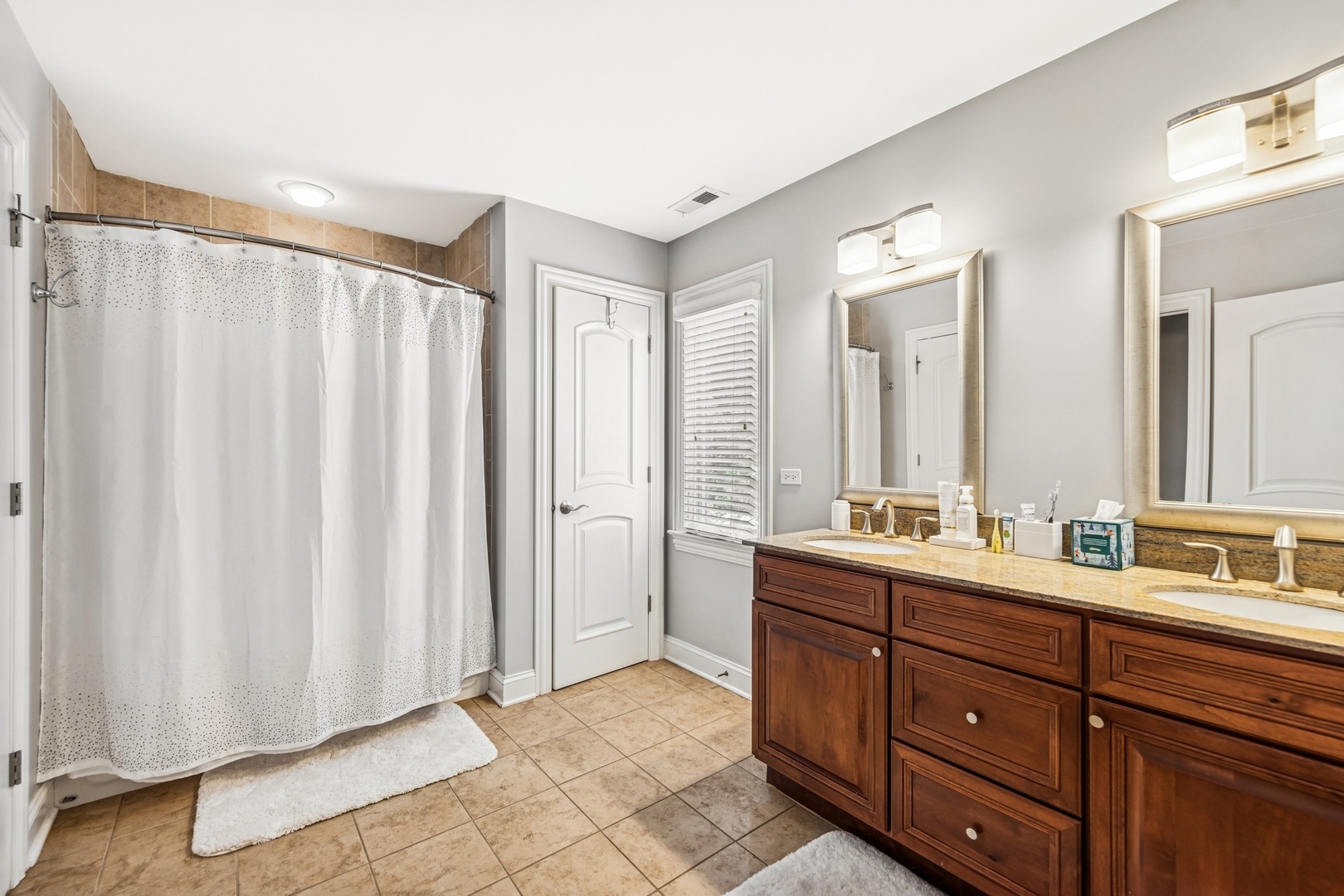 6325 FAIRVIEW Avenue #A, Westmont, IL 60559