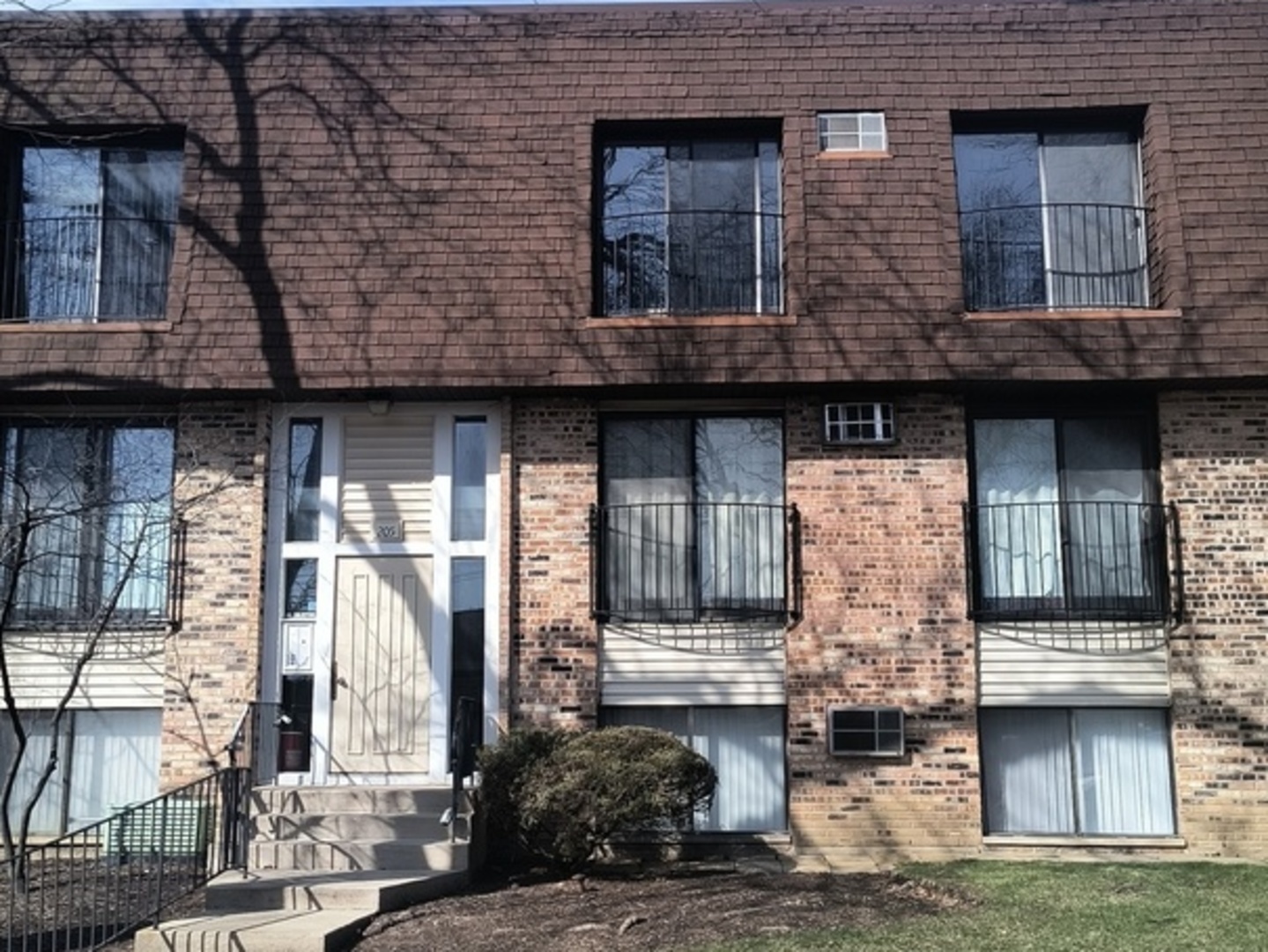 205 N Waters Edge Drive #202, Glendale Heights, IL 60139