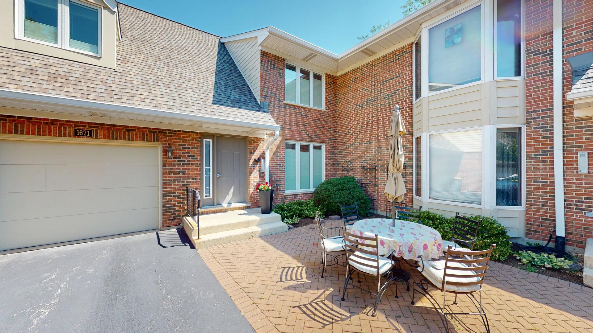 1671 N Belmont Court, Arlington Heights, IL 60004