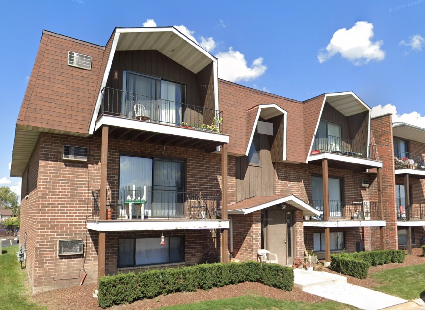 38 W 65th Street #4, Westmont, IL 60559
