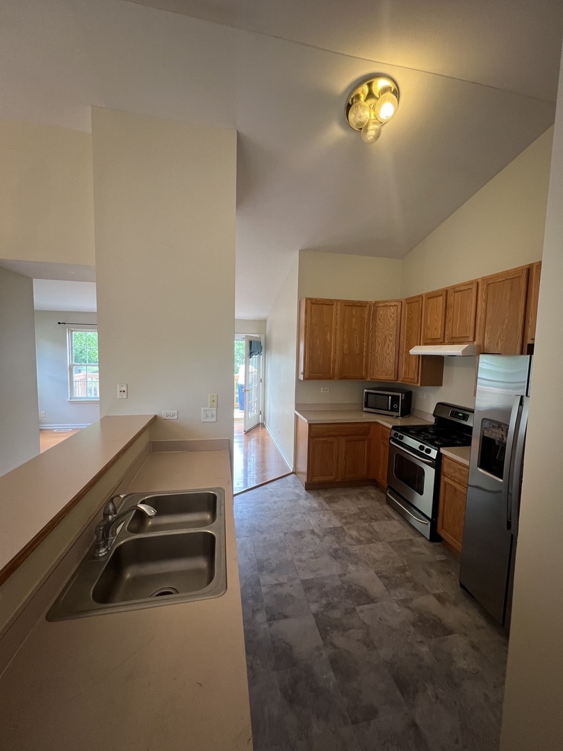 927 Genesee Drive #927, Naperville, IL 60563