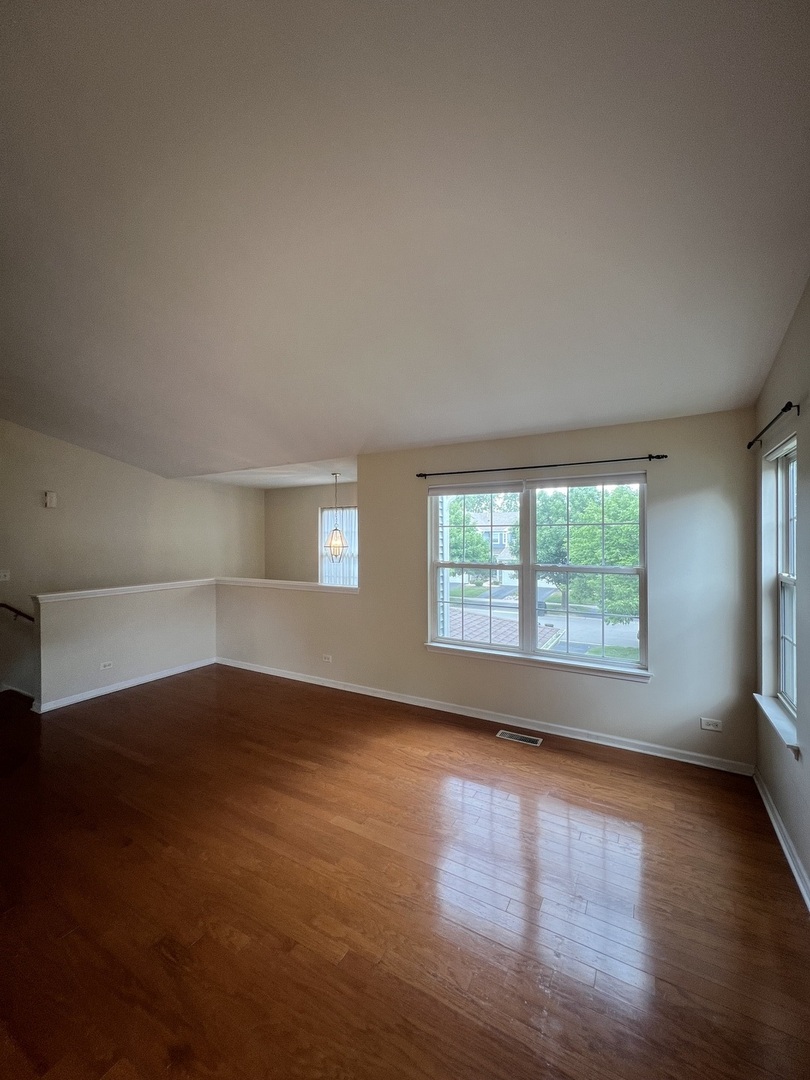 927 Genesee Drive #927, Naperville, IL 60563