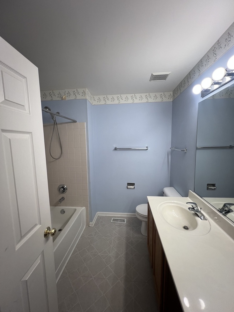 927 Genesee Drive #927, Naperville, IL 60563