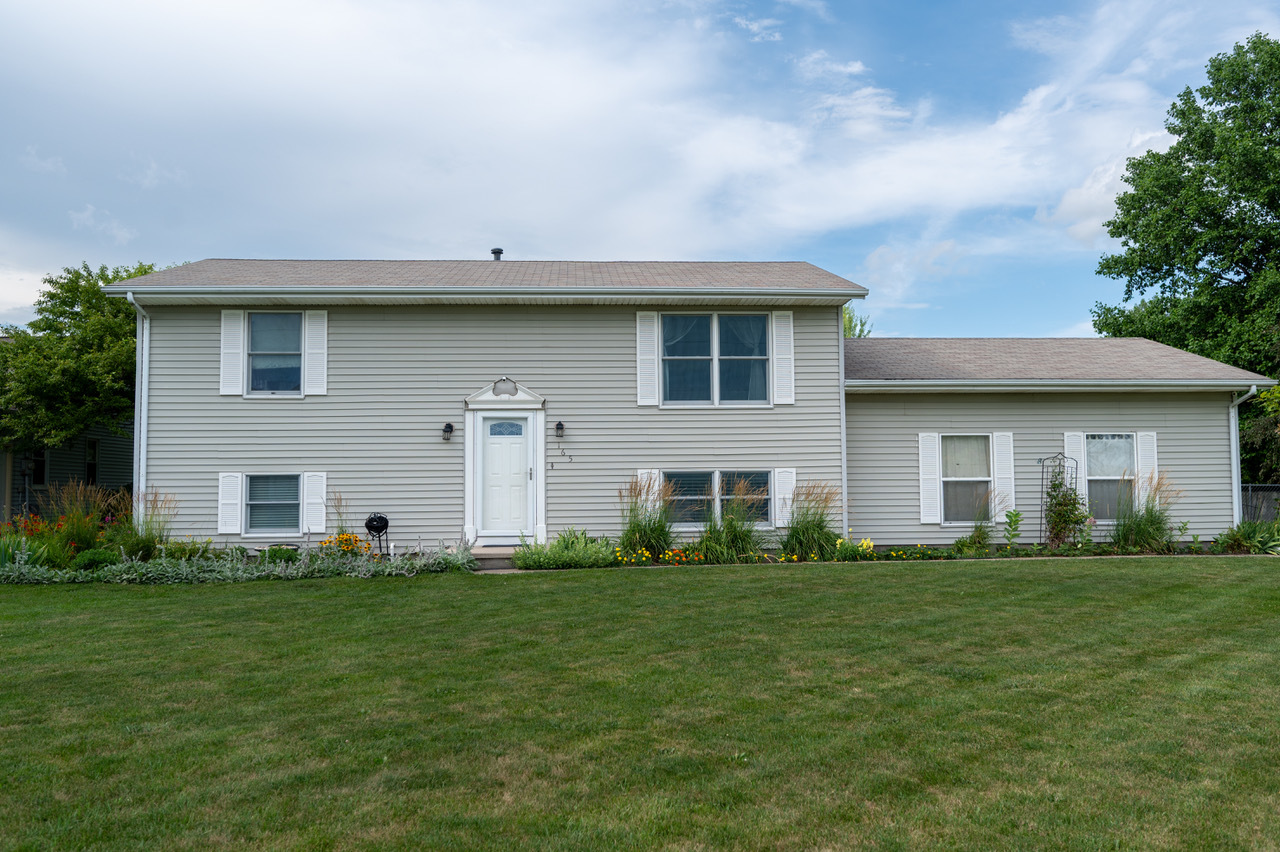 165 E Clay Street, El Paso, IL 61738