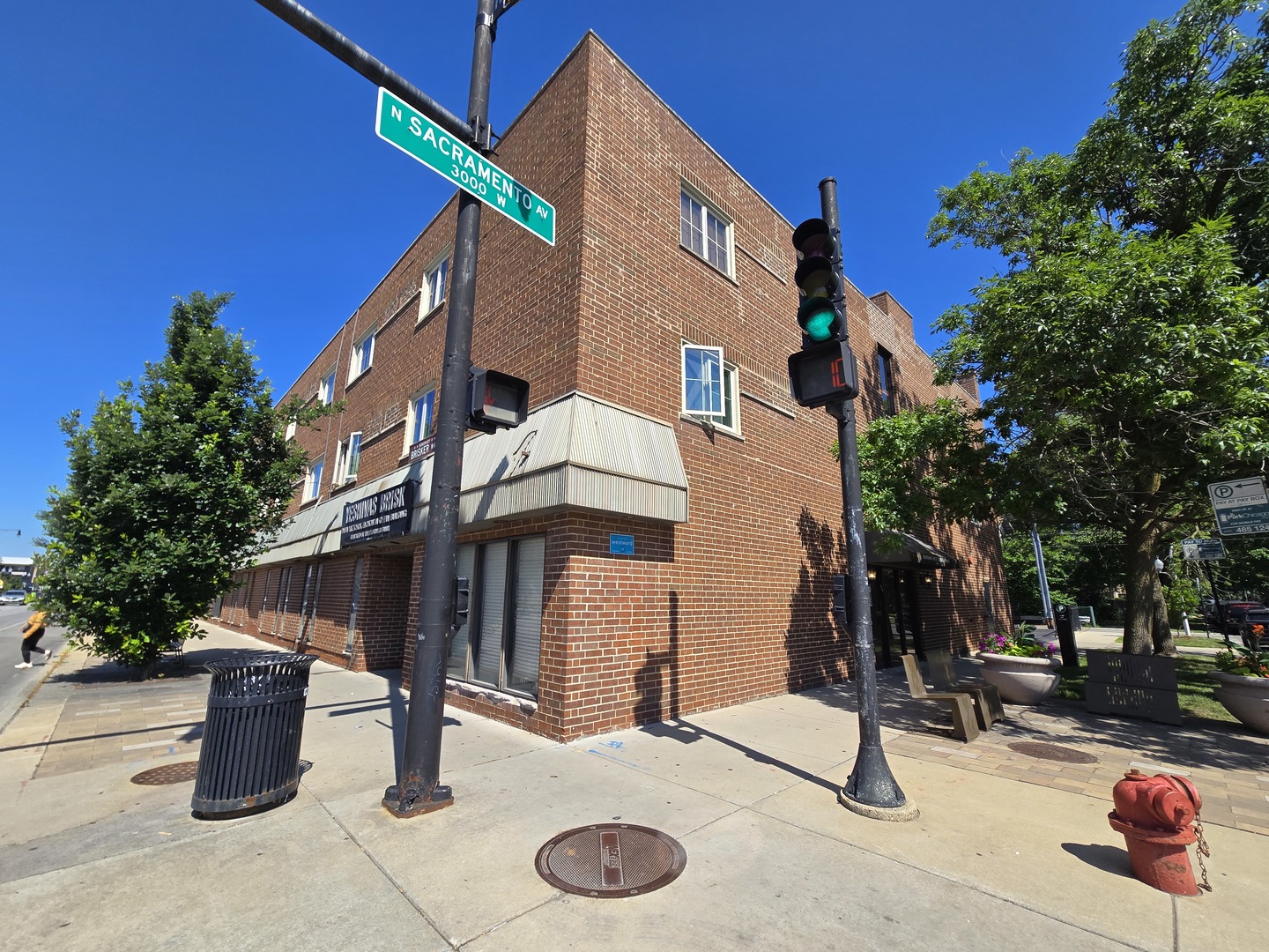 6400 N Sacramento Avenue #205, Chicago, IL 60645