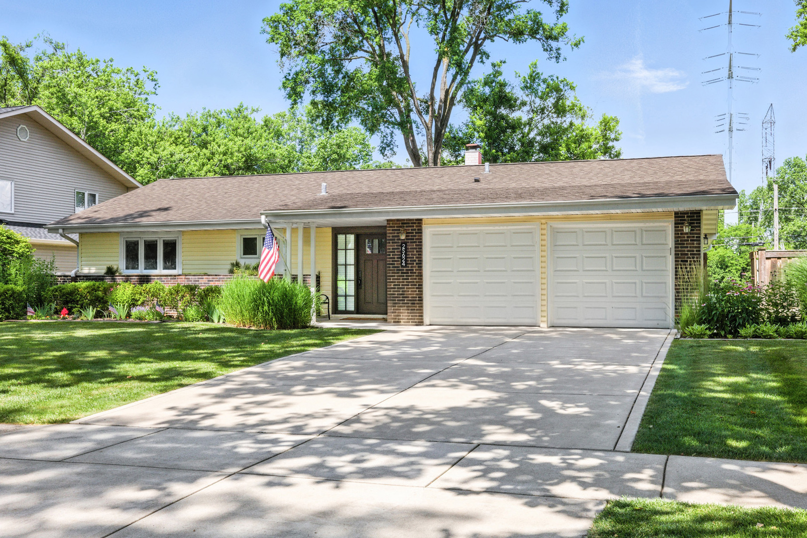 2S624 Gray Avenue, Lombard, IL 60148