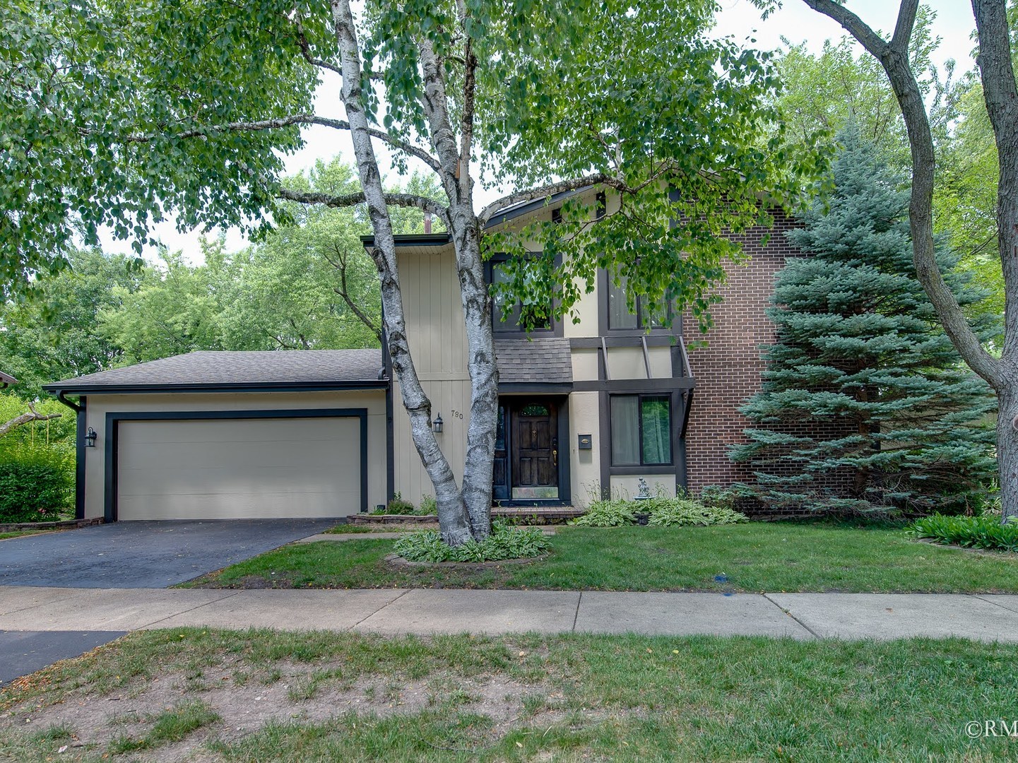 780 Chisholm Trail, Roselle, IL 60172