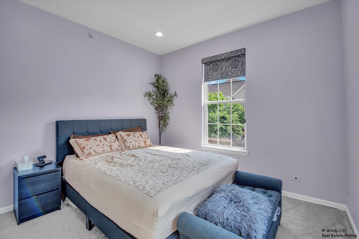 2647 N Greenwood Avenue, Arlington Heights, IL 60004