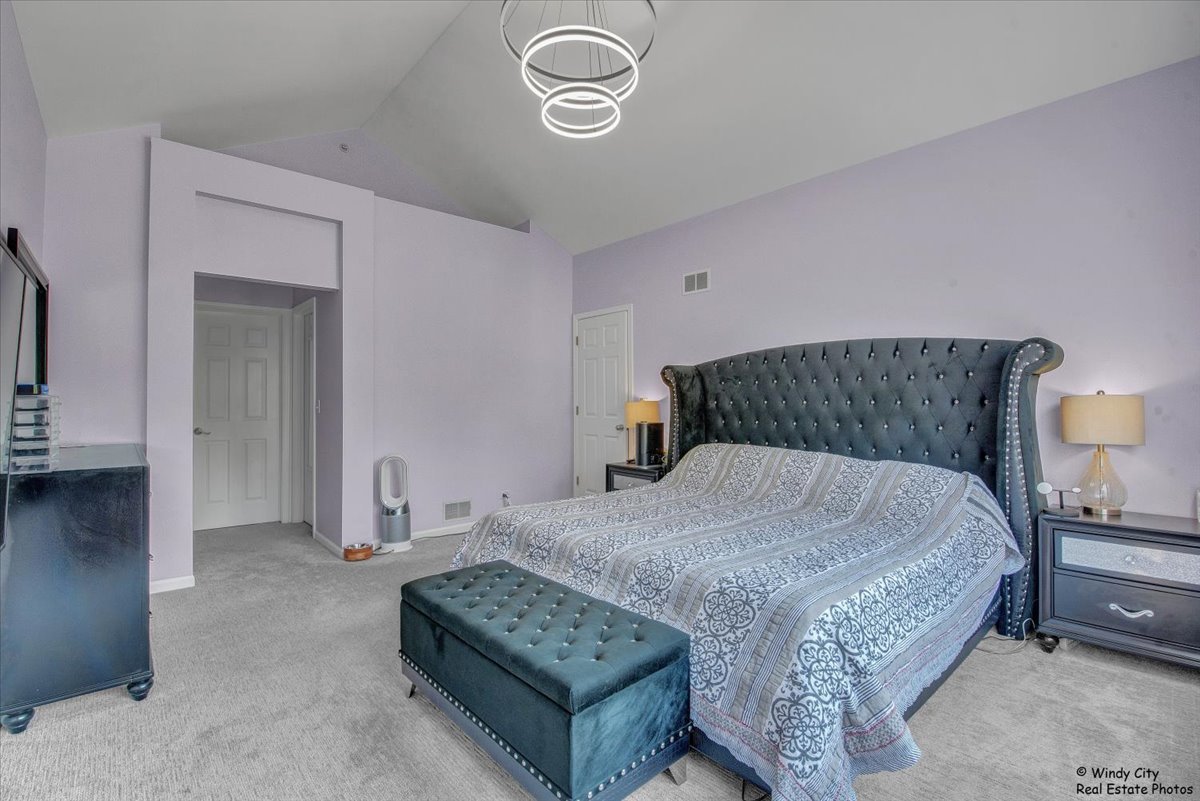 2647 N Greenwood Avenue, Arlington Heights, IL 60004
