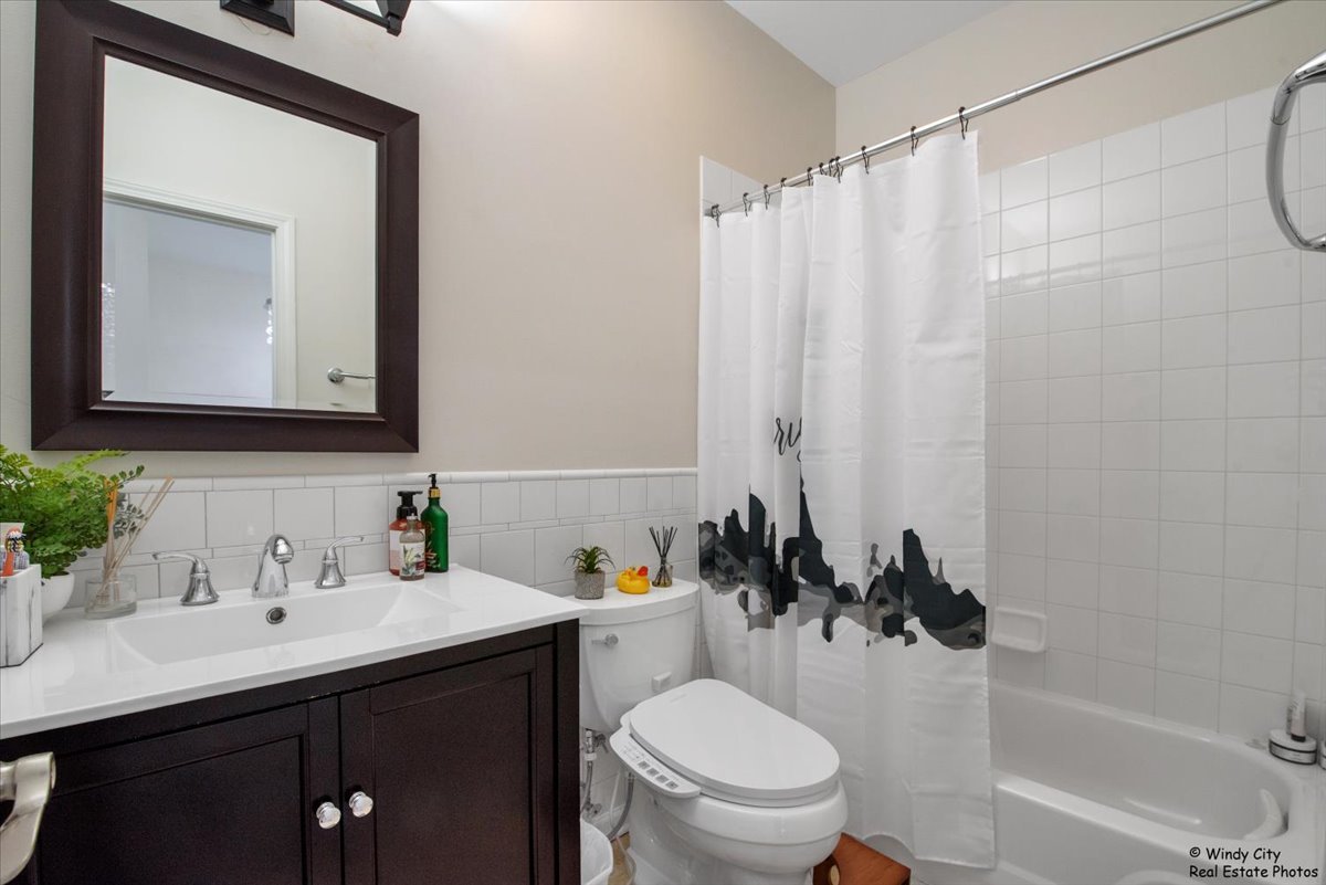 2647 N Greenwood Avenue, Arlington Heights, IL 60004