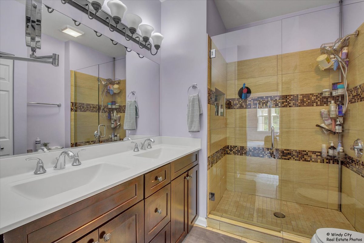 2647 N Greenwood Avenue, Arlington Heights, IL 60004