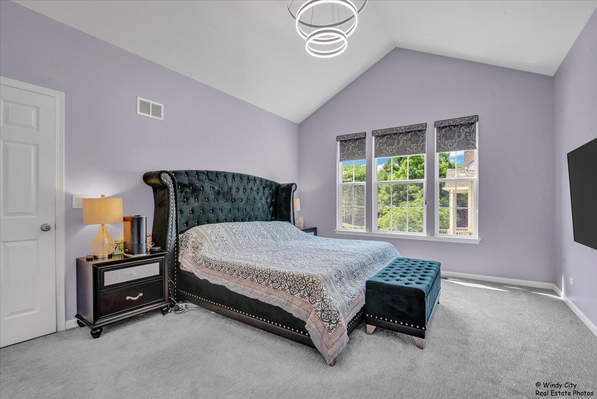 2647 N Greenwood Avenue, Arlington Heights, IL 60004