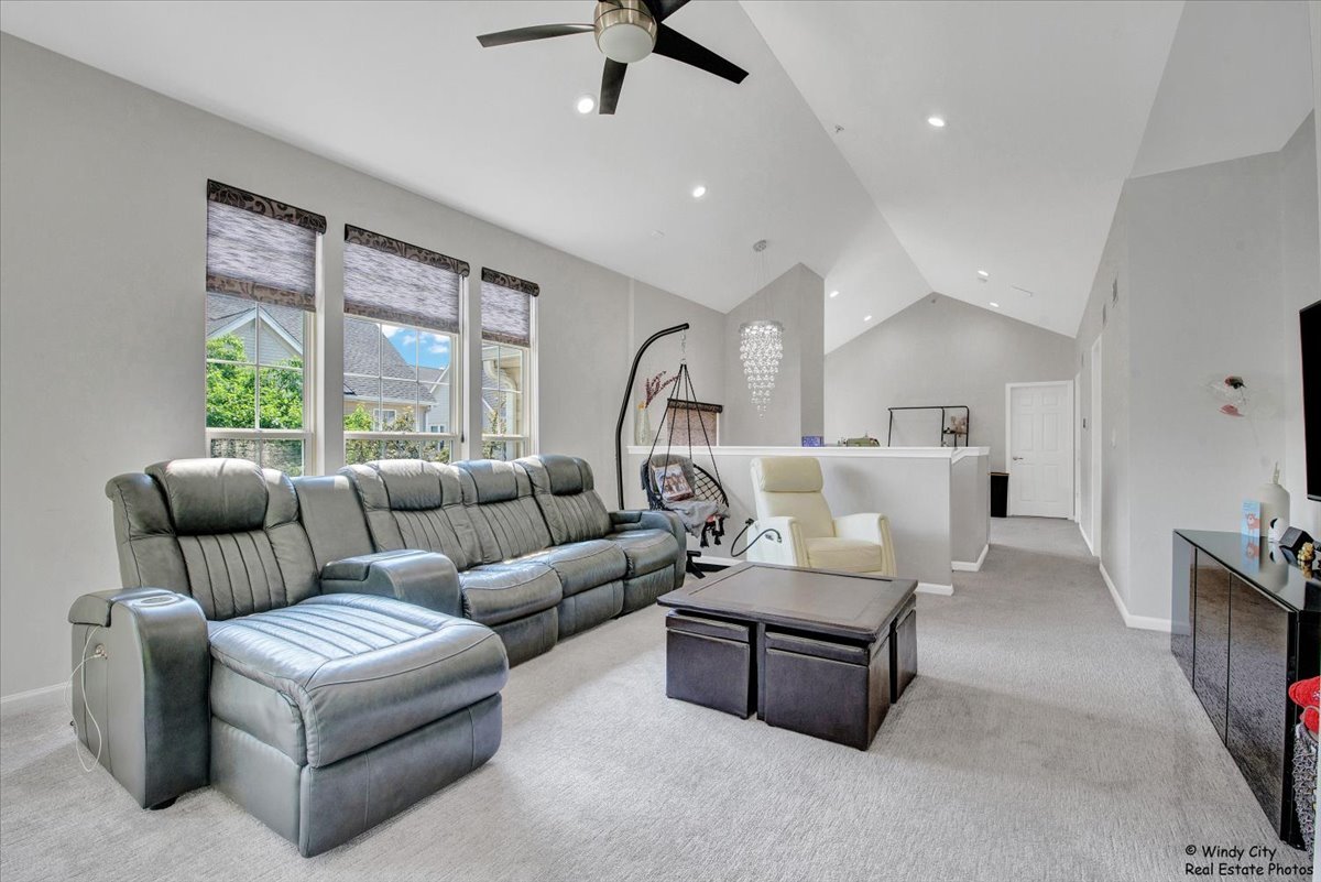 2647 N Greenwood Avenue, Arlington Heights, IL 60004