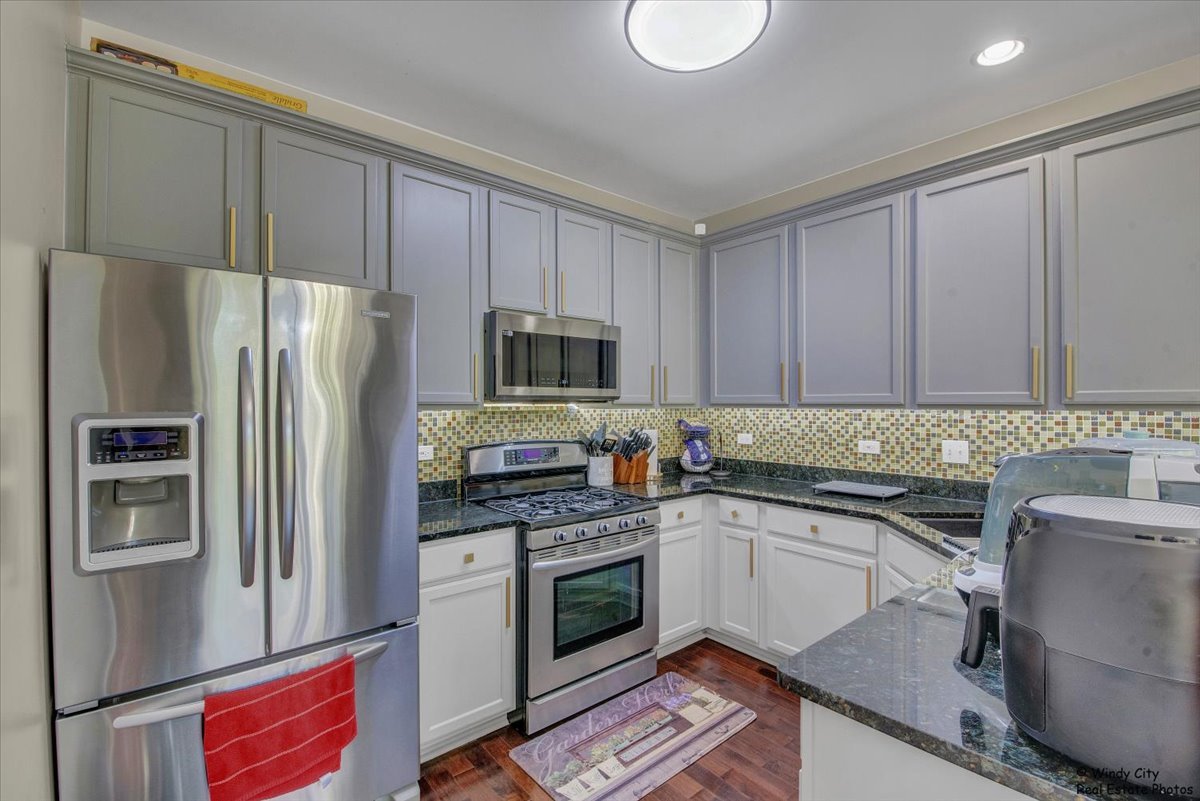 2647 N Greenwood Avenue, Arlington Heights, IL 60004