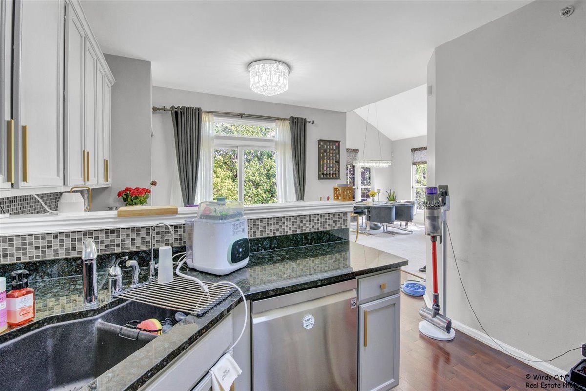 2647 N Greenwood Avenue, Arlington Heights, IL 60004
