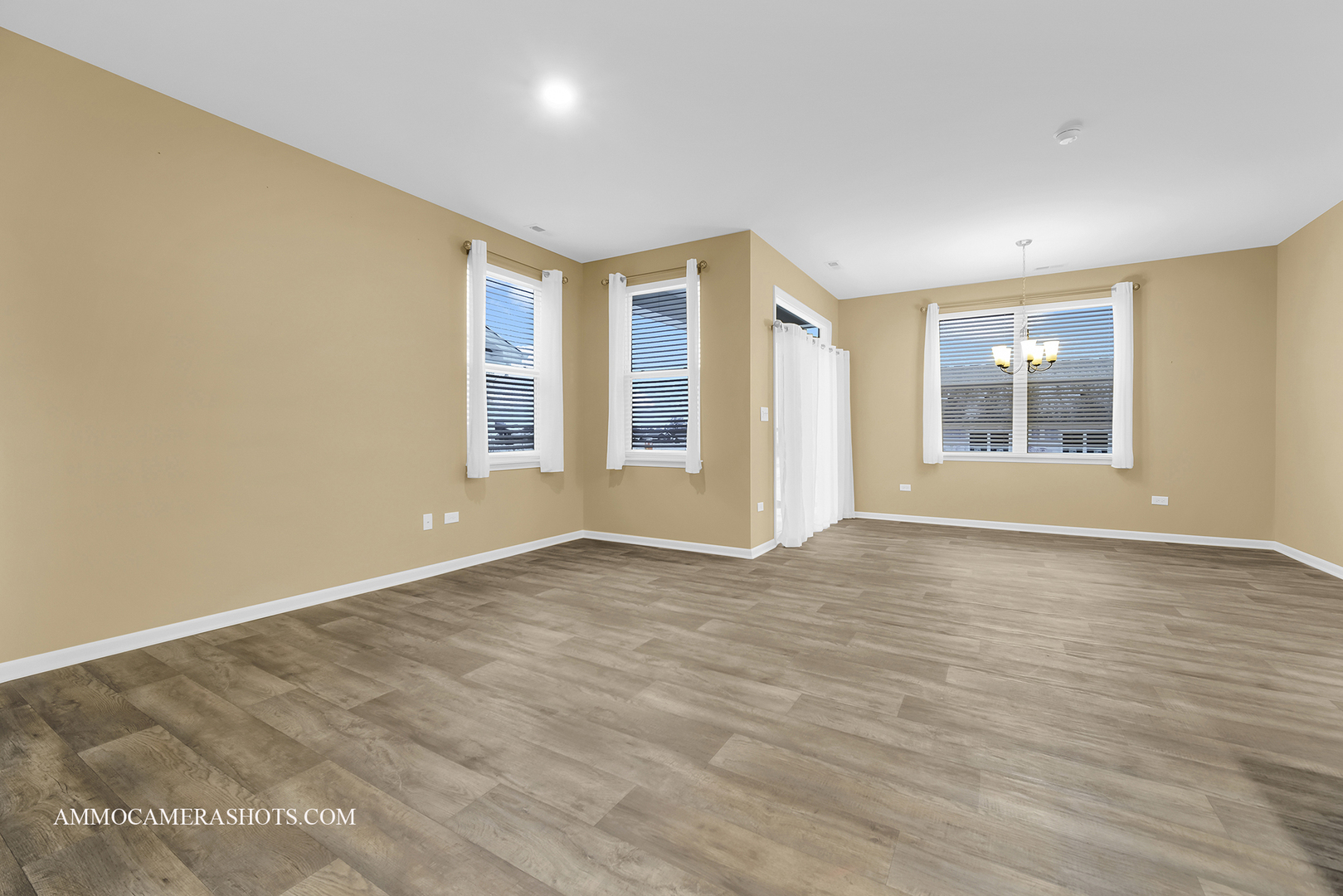 325 Sussex Lane, North Aurora, IL 60542