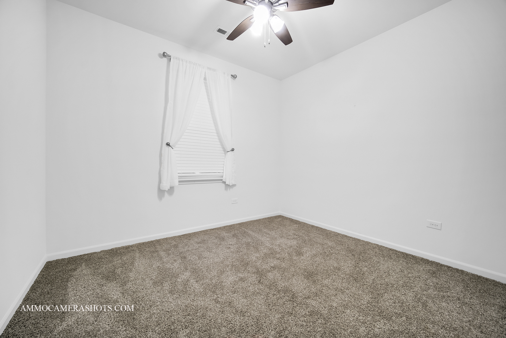 325 Sussex Lane, North Aurora, IL 60542