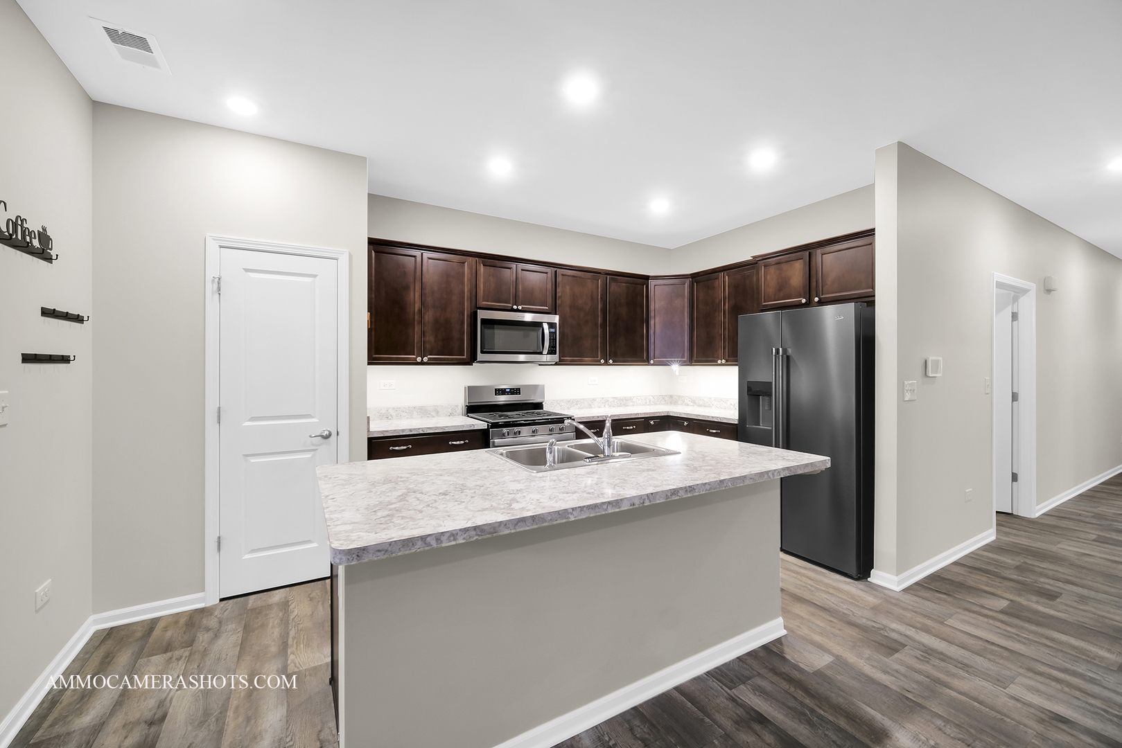 325 Sussex Lane, North Aurora, IL 60542