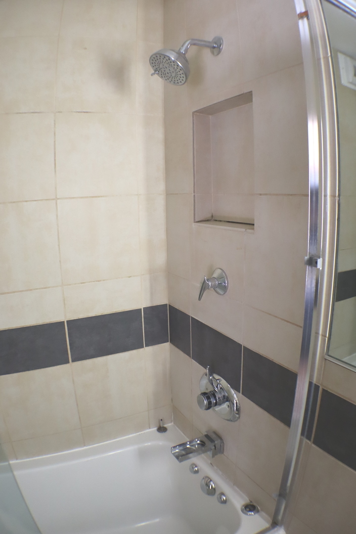 3550 N Lake Shore Drive #1210, Chicago, IL 60657