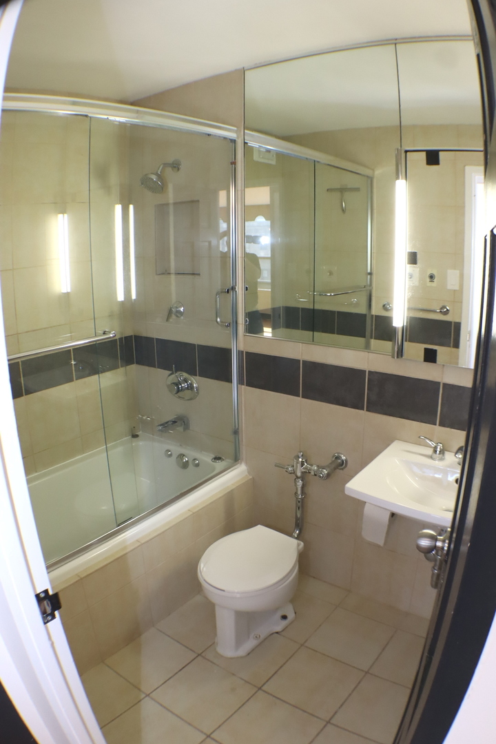 3550 N Lake Shore Drive #1210, Chicago, IL 60657