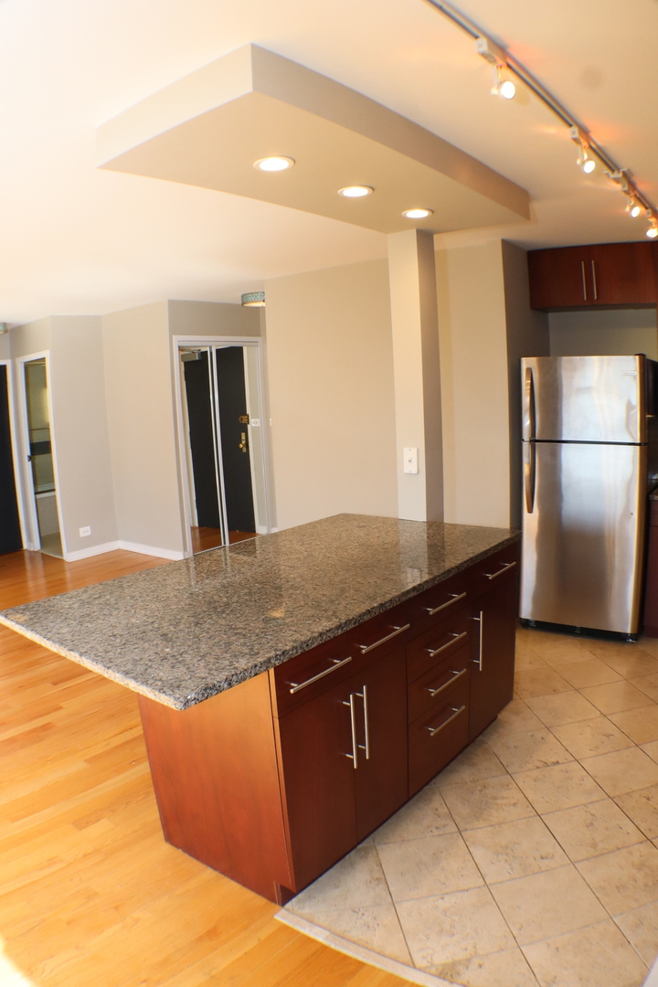 3550 N Lake Shore Drive #1210, Chicago, IL 60657