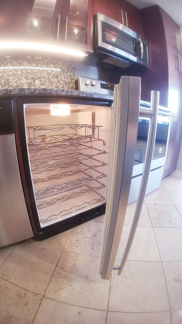 3550 N Lake Shore Drive #1210, Chicago, IL 60657