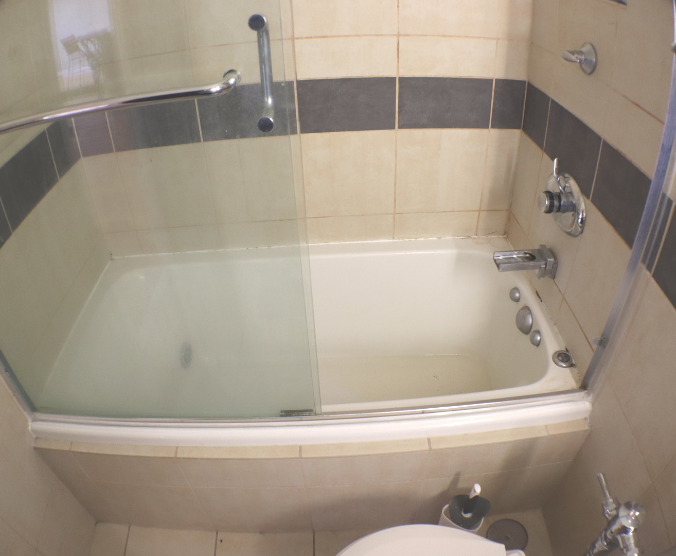 3550 N Lake Shore Drive #1210, Chicago, IL 60657