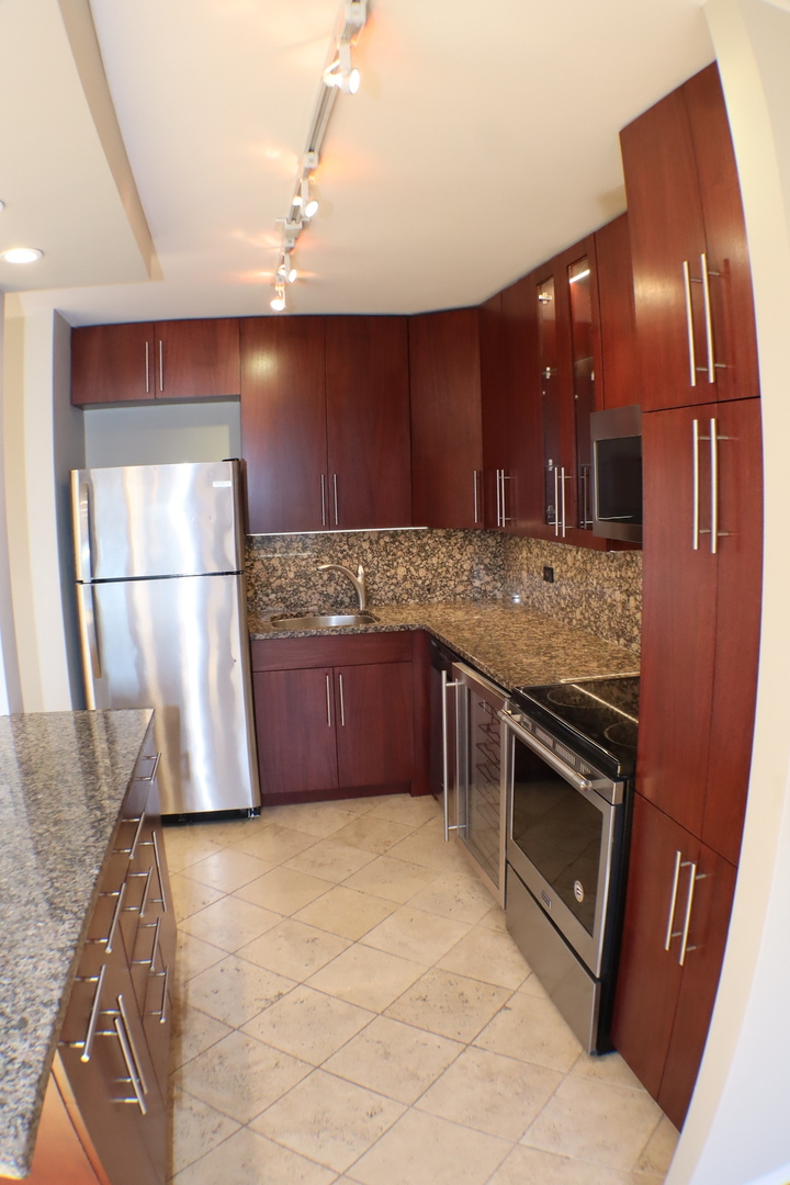 3550 N Lake Shore Drive #1210, Chicago, IL 60657