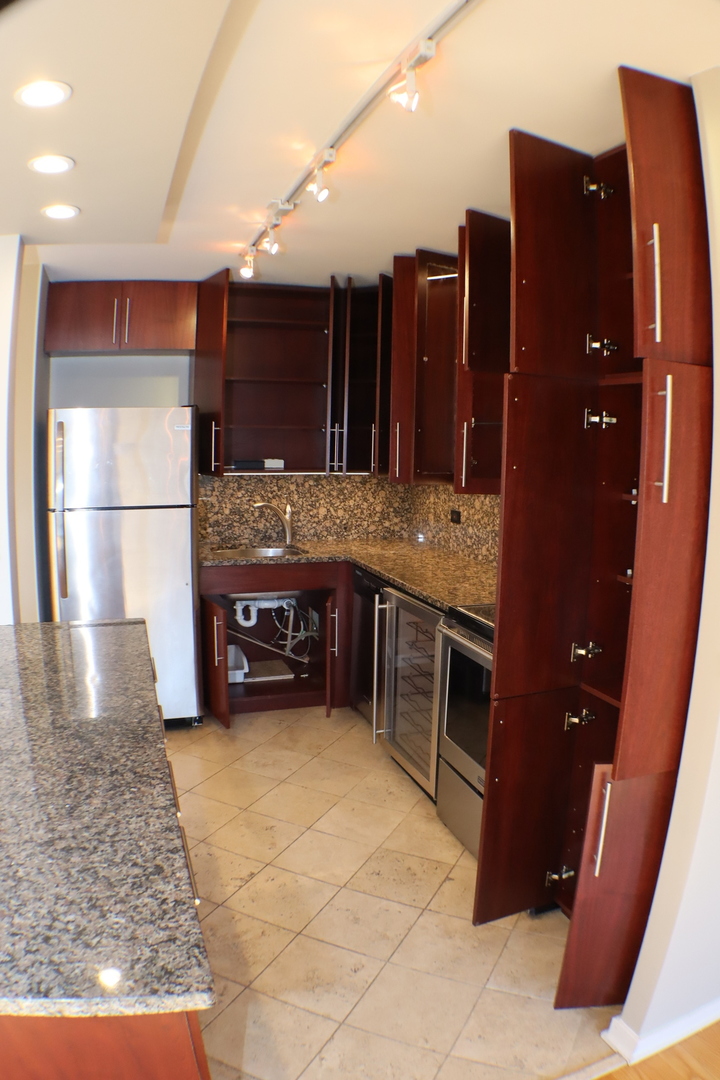 3550 N Lake Shore Drive #1210, Chicago, IL 60657