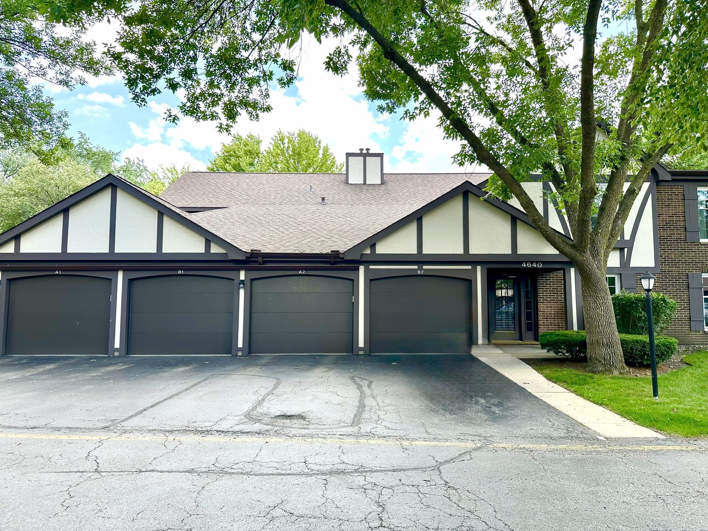 4640 Calvert Drive #B1, Rolling Meadows, IL 60008
